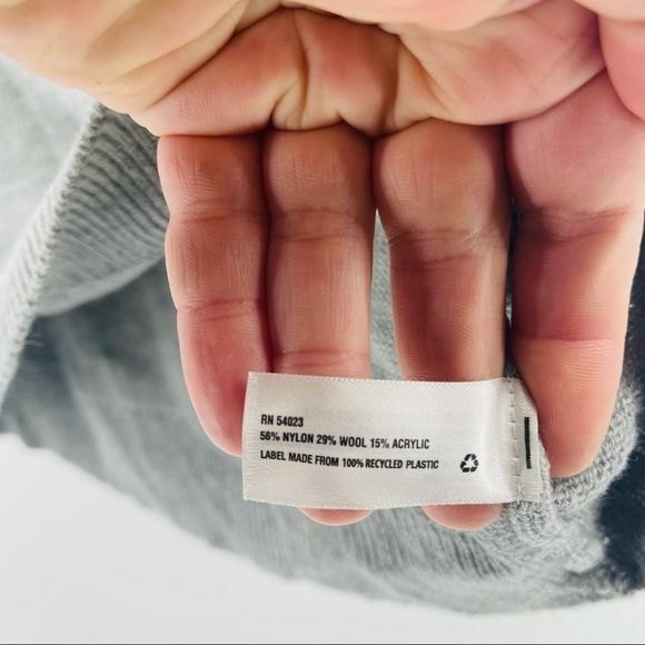 GAP Sweater Womens Medium Gray Knit Classic Wool Blend Soft Basic Neutral Preppy - Picture 6 of 8